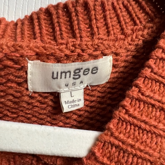 UMGEE fringe boho sweater Large NWOT - Picture 2 of 3